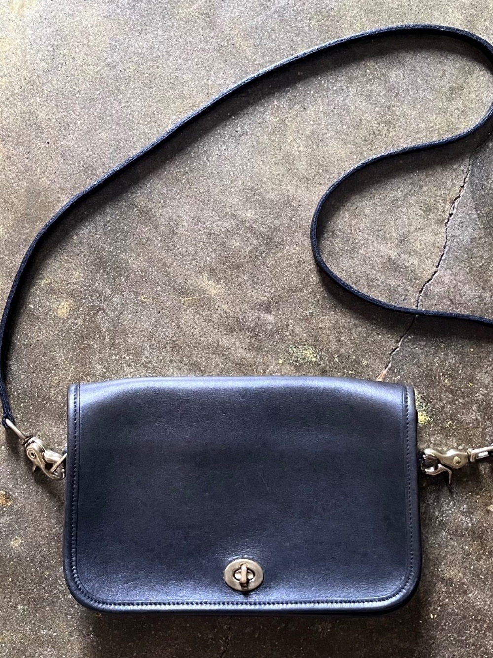 Vintage Classic Coach No. 9755 Pocket Purse Clutch/Pouch 1990s Black Crossbody